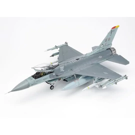Tamiya 1:48 F-16CJ Fighting Falcon Lockheed Mar repülo makett